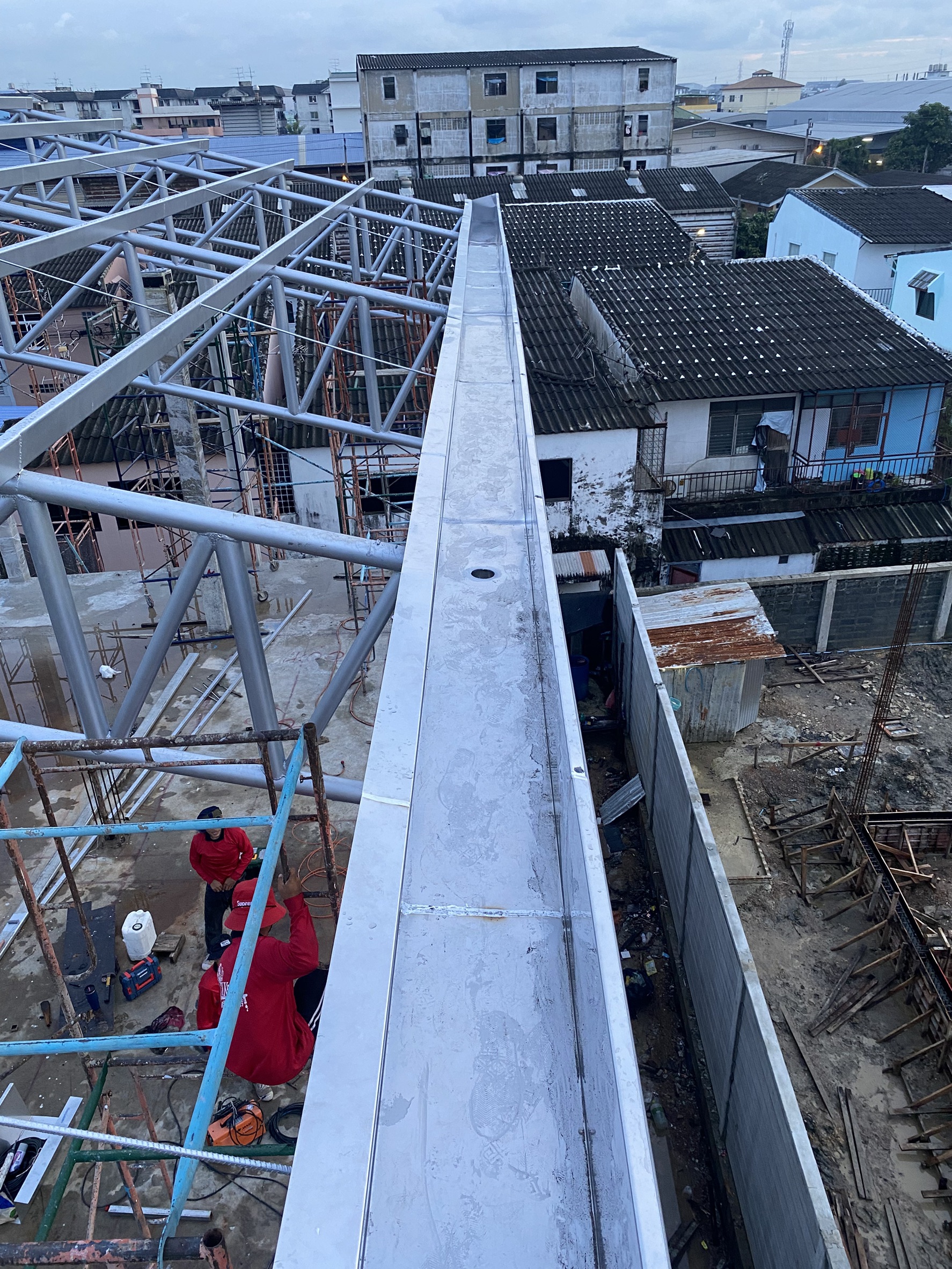 บริการรับติดตั้งรางน้ำฝนครบวงจร สแตนเลส ไวนิล SCG VG สำหรับบ้านและโรงงาน ออกแบบฟรีโดยช่างประสบการณ์กว่า 10 ปี เชื่อมอาร์กอนมาตรฐาน รับประกันงานติดตั้ง [..]