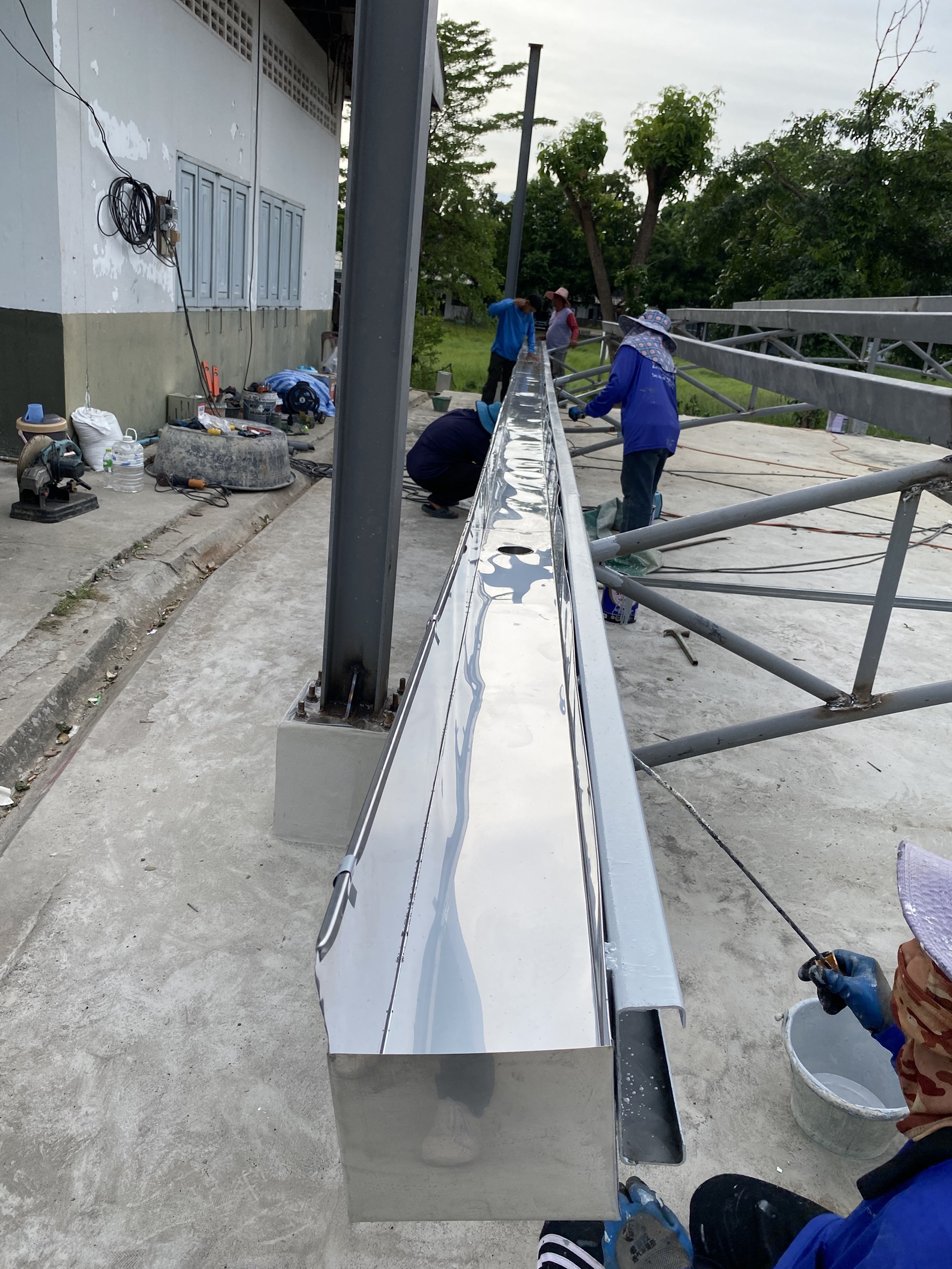 12 - https://เคเครางน้ําฝน.com | บริการรับติดตั้งรางน้ำฝนครบวงจร สแตนเลส ไวนิล SCG VG สำหรับบ้านและโรงงาน ออกแบบฟรีโดยช่างประสบการณ์กว่า 10 ปี เชื่อมอาร์กอนมาตรฐาน รับประกันงานติดตั้ง 2 ปี ให้บริการทั่วกรุงเทพ ปทุมธานี และจังหวัดใกล้เคียง