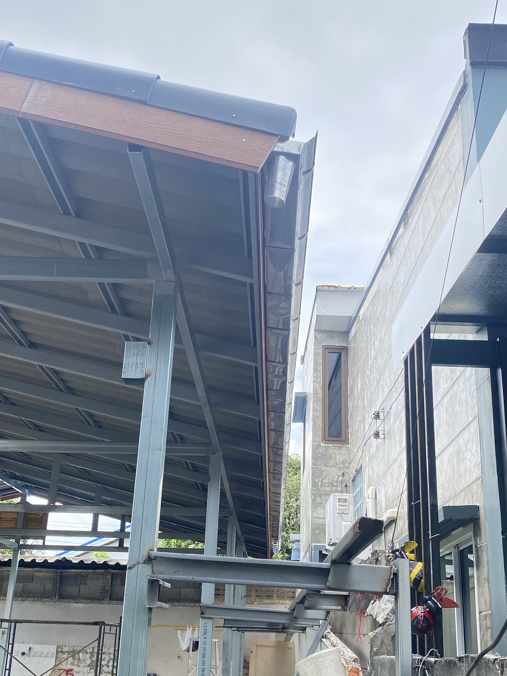 13 - https://เคเครางน้ําฝน.com | บริการรับติดตั้งรางน้ำฝนครบวงจร สแตนเลส ไวนิล SCG VG สำหรับบ้านและโรงงาน ออกแบบฟรีโดยช่างประสบการณ์กว่า 10 ปี เชื่อมอาร์กอนมาตรฐาน รับประกันงานติดตั้ง 2 ปี ให้บริการทั่วกรุงเทพ ปทุมธานี และจังหวัดใกล้เคียง