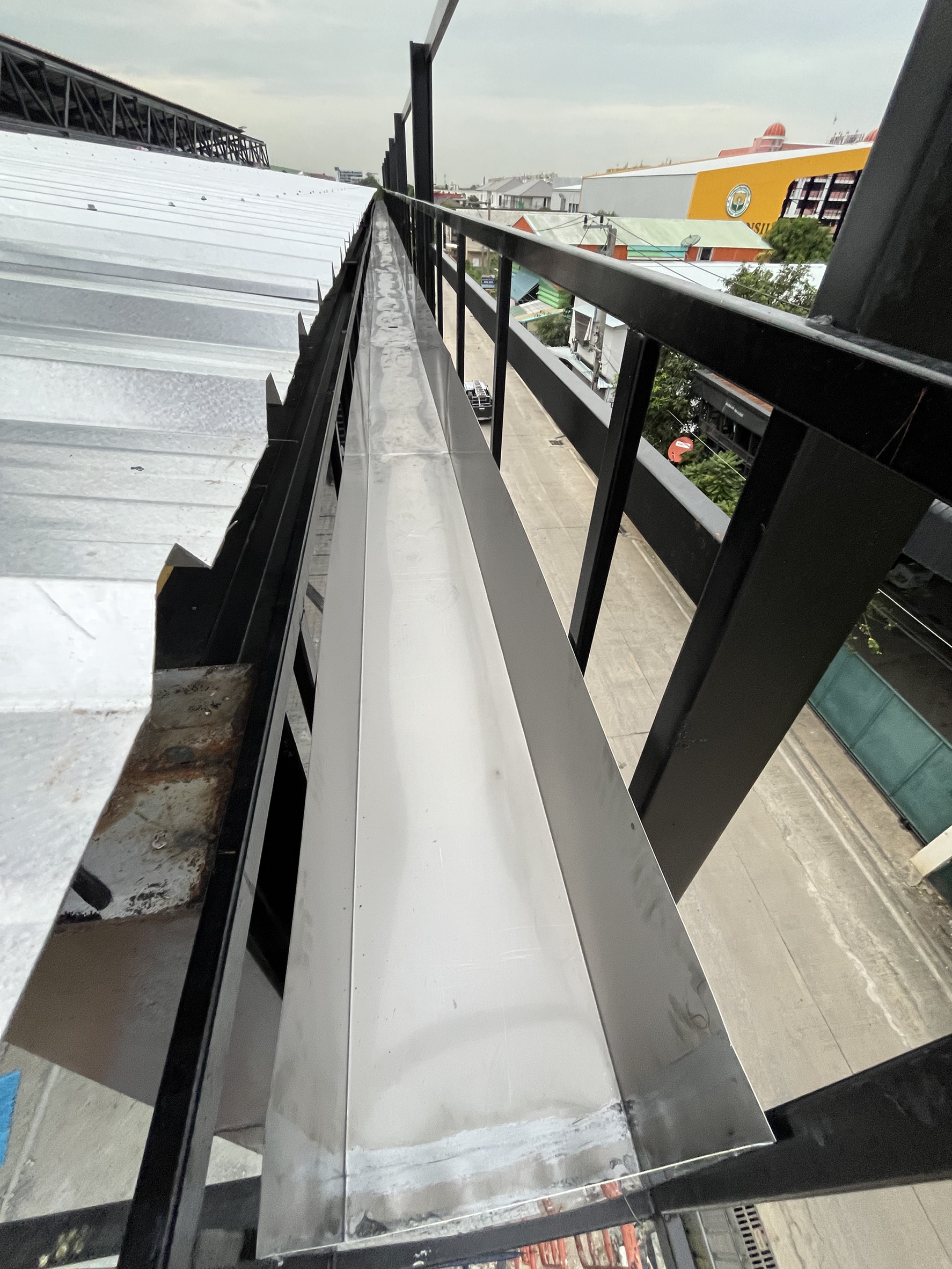 19 - https://เคเครางน้ําฝน.com | บริการรับติดตั้งรางน้ำฝนครบวงจร สแตนเลส ไวนิล SCG VG สำหรับบ้านและโรงงาน ออกแบบฟรีโดยช่างประสบการณ์กว่า 10 ปี เชื่อมอาร์กอนมาตรฐาน รับประกันงานติดตั้ง 2 ปี ให้บริการทั่วกรุงเทพ ปทุมธานี และจังหวัดใกล้เคียง