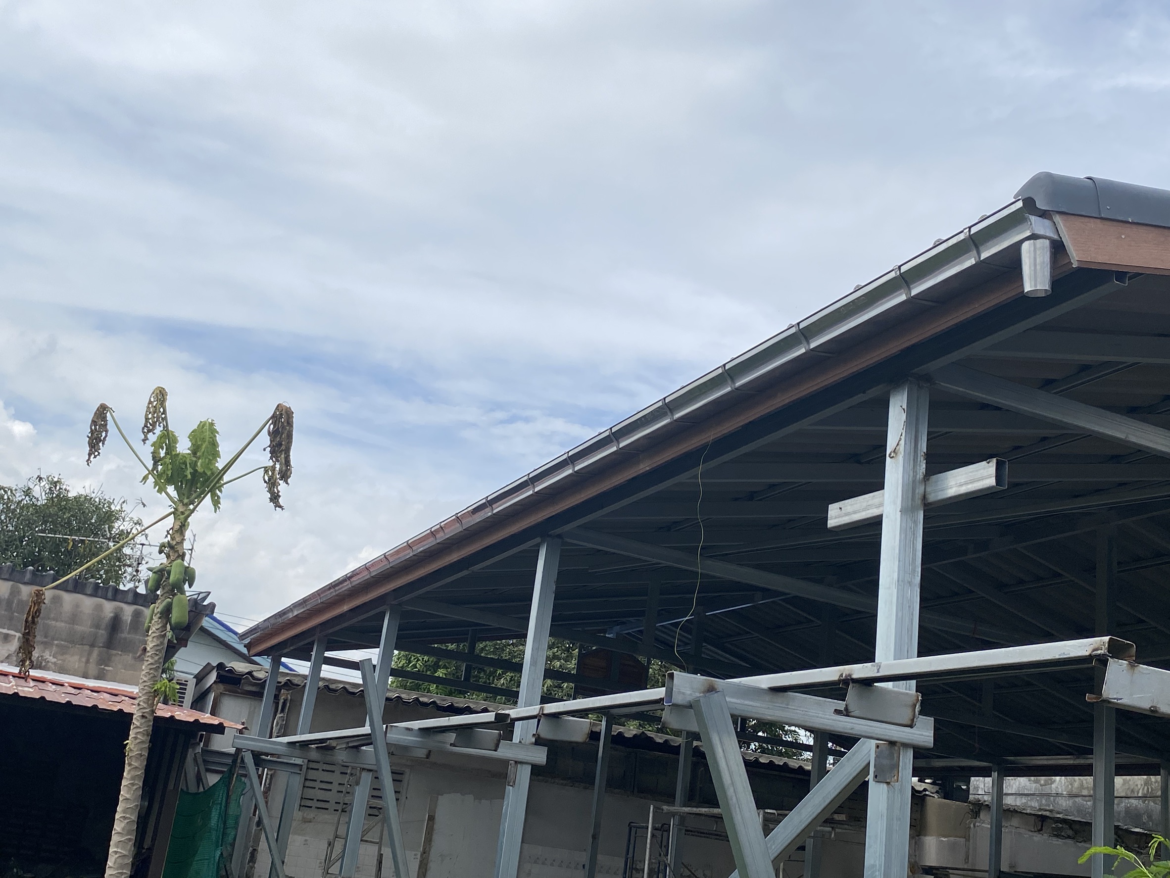 40 - https://เคเครางน้ําฝน.com | บริการรับติดตั้งรางน้ำฝนครบวงจร สแตนเลส ไวนิล SCG VG สำหรับบ้านและโรงงาน ออกแบบฟรีโดยช่างประสบการณ์กว่า 10 ปี เชื่อมอาร์กอนมาตรฐาน รับประกันงานติดตั้ง 2 ปี ให้บริการทั่วกรุงเทพ ปทุมธานี และจังหวัดใกล้เคียง