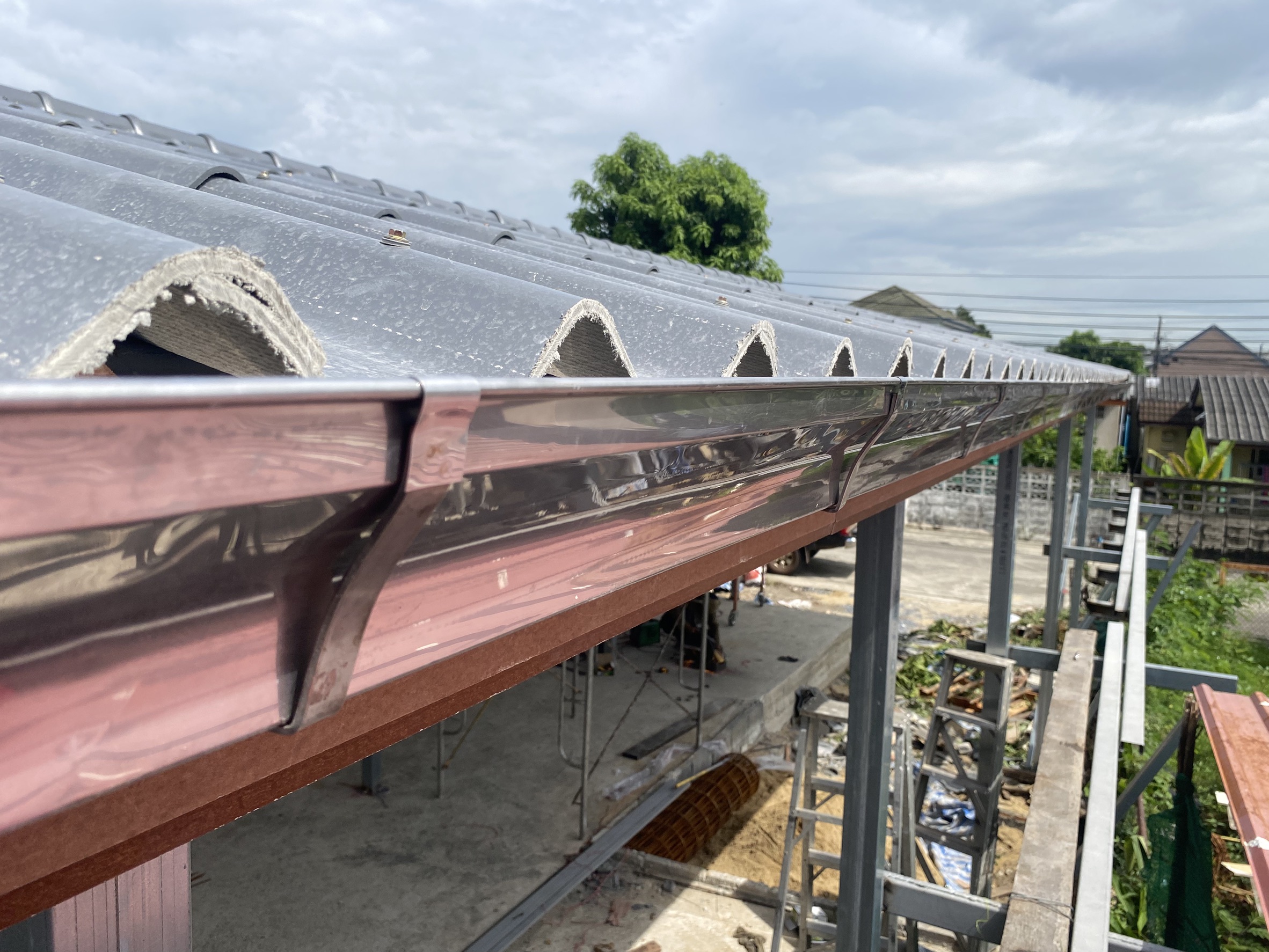 41 - https://เคเครางน้ําฝน.com | บริการรับติดตั้งรางน้ำฝนครบวงจร สแตนเลส ไวนิล SCG VG สำหรับบ้านและโรงงาน ออกแบบฟรีโดยช่างประสบการณ์กว่า 10 ปี เชื่อมอาร์กอนมาตรฐาน รับประกันงานติดตั้ง 2 ปี ให้บริการทั่วกรุงเทพ ปทุมธานี และจังหวัดใกล้เคียง