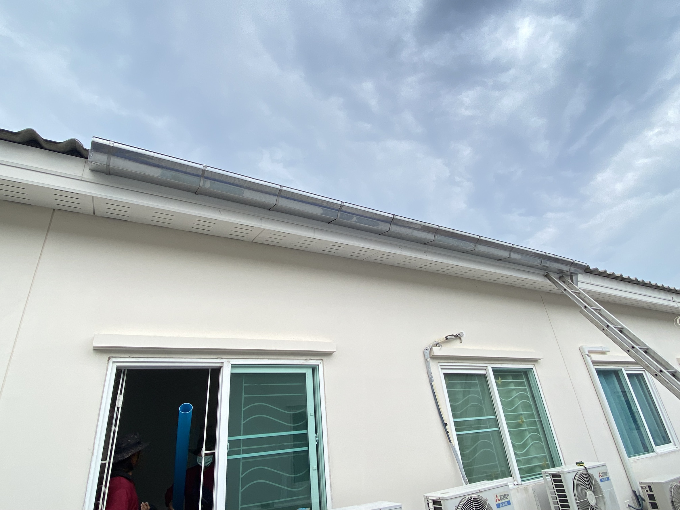 44 - https://เคเครางน้ําฝน.com | บริการรับติดตั้งรางน้ำฝนครบวงจร สแตนเลส ไวนิล SCG VG สำหรับบ้านและโรงงาน ออกแบบฟรีโดยช่างประสบการณ์กว่า 10 ปี เชื่อมอาร์กอนมาตรฐาน รับประกันงานติดตั้ง 2 ปี ให้บริการทั่วกรุงเทพ ปทุมธานี และจังหวัดใกล้เคียง