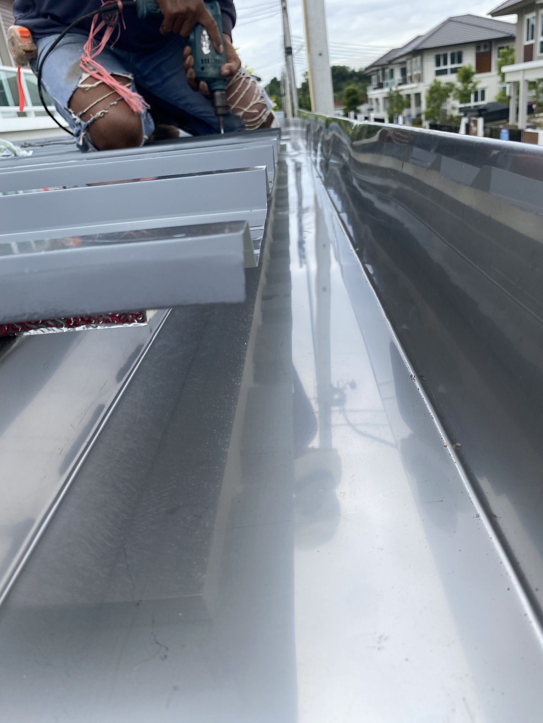 บริการรับติดตั้งรางน้ำฝนครบวงจร สแตนเลส ไวนิล SCG VG สำหรับบ้านและโรงงาน ออกแบบฟรีโดยช่างประสบการณ์กว่า 10 ปี เชื่อมอาร์กอนมาตรฐาน รับประกันงานติดตั้ง [..]