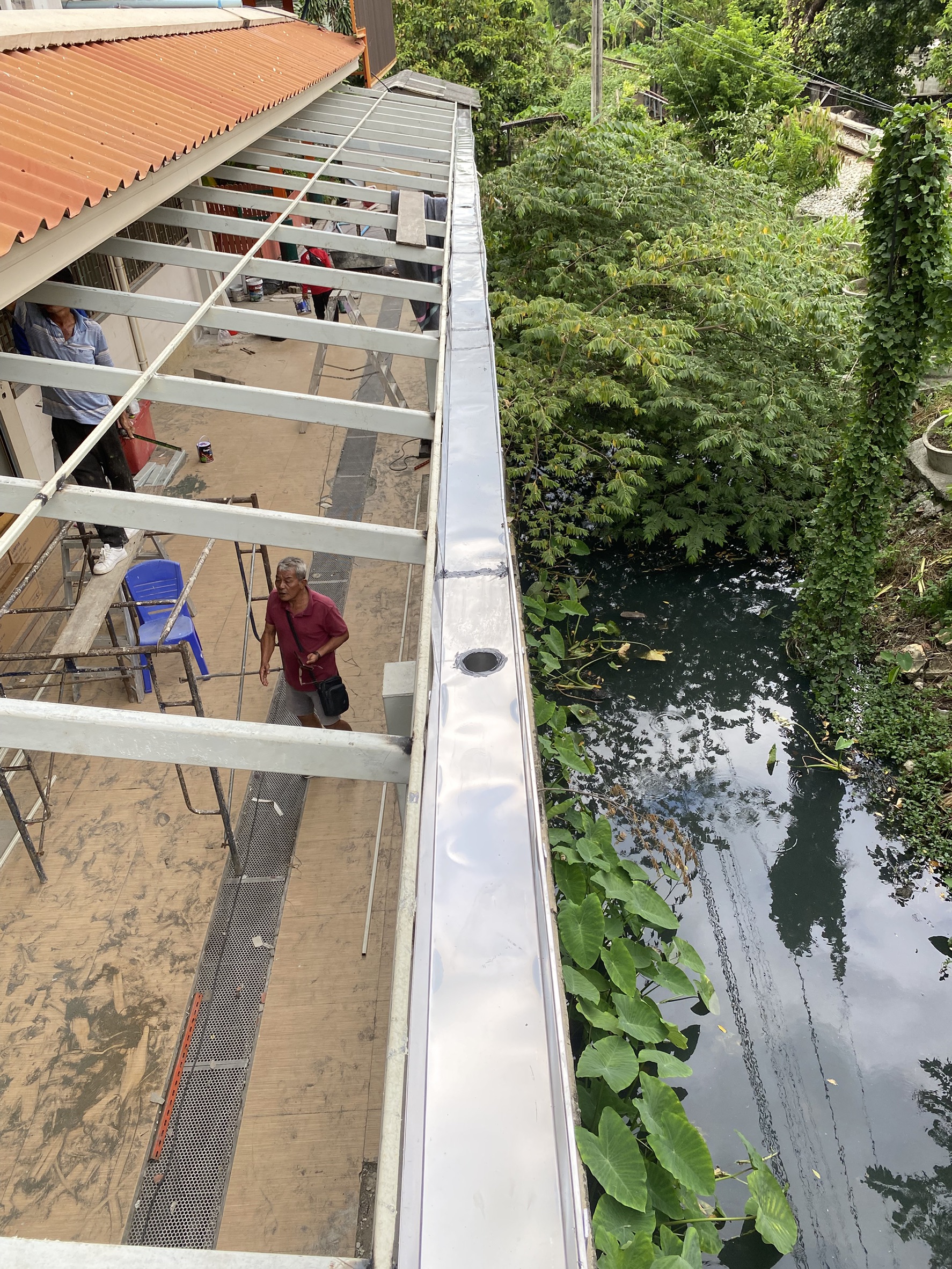 บริการรับติดตั้งรางน้ำฝนครบวงจร สแตนเลส ไวนิล SCG VG สำหรับบ้านและโรงงาน ออกแบบฟรีโดยช่างประสบการณ์กว่า 10 ปี เชื่อมอาร์กอนมาตรฐาน รับประกันงานติดตั้ง [..]