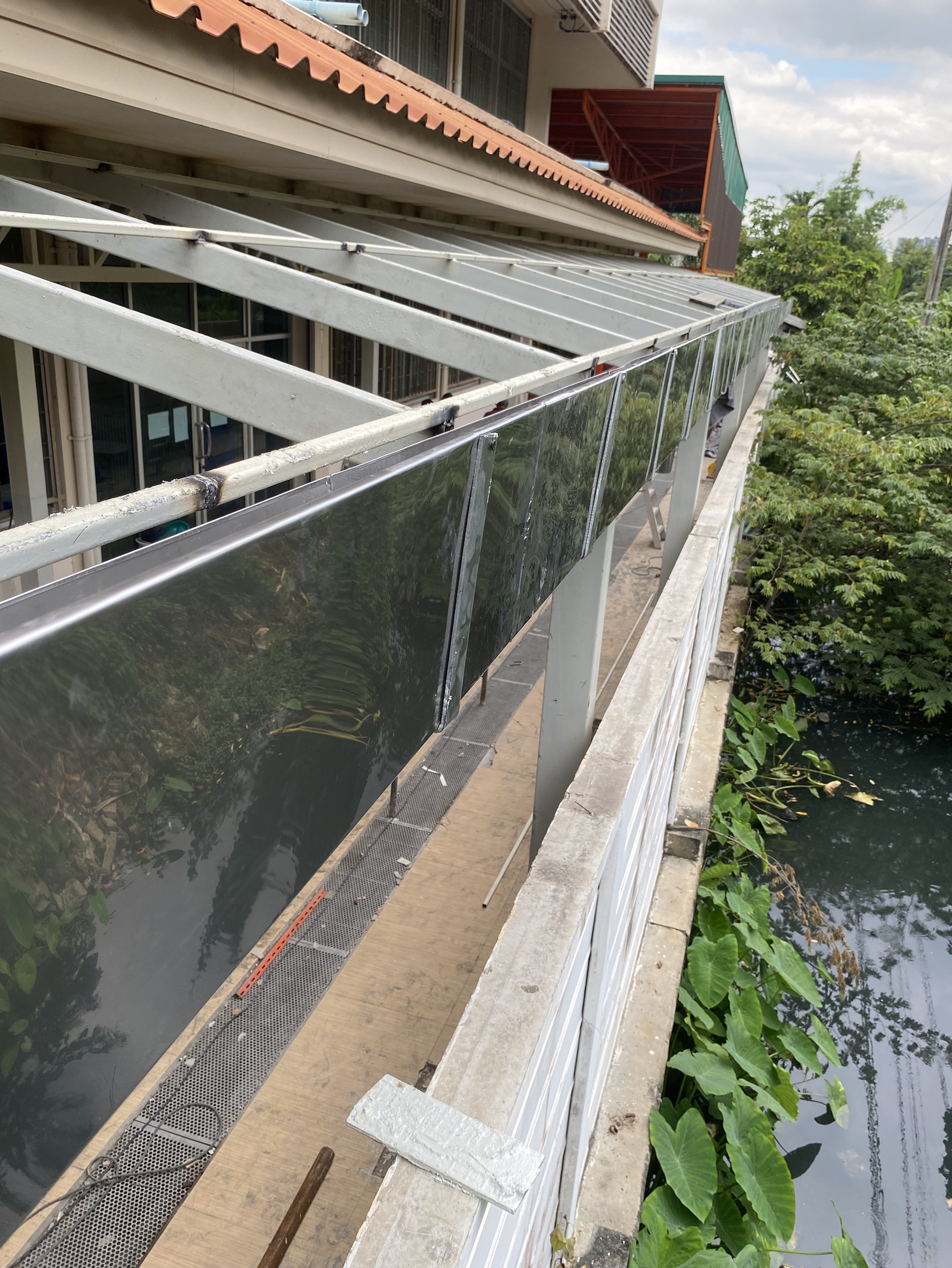 บริการรับติดตั้งรางน้ำฝนครบวงจร สแตนเลส ไวนิล SCG VG สำหรับบ้านและโรงงาน ออกแบบฟรีโดยช่างประสบการณ์กว่า 10 ปี เชื่อมอาร์กอนมาตรฐาน รับประกันงานติดตั้ง [..]